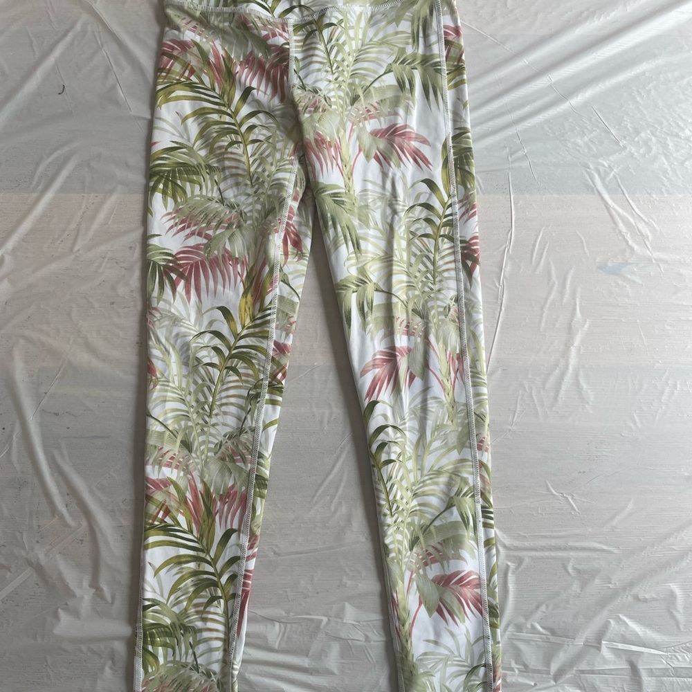 Leggings with leaves